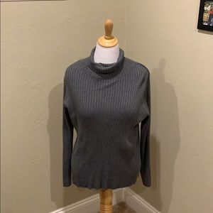 👚 Gray Turtle Neck